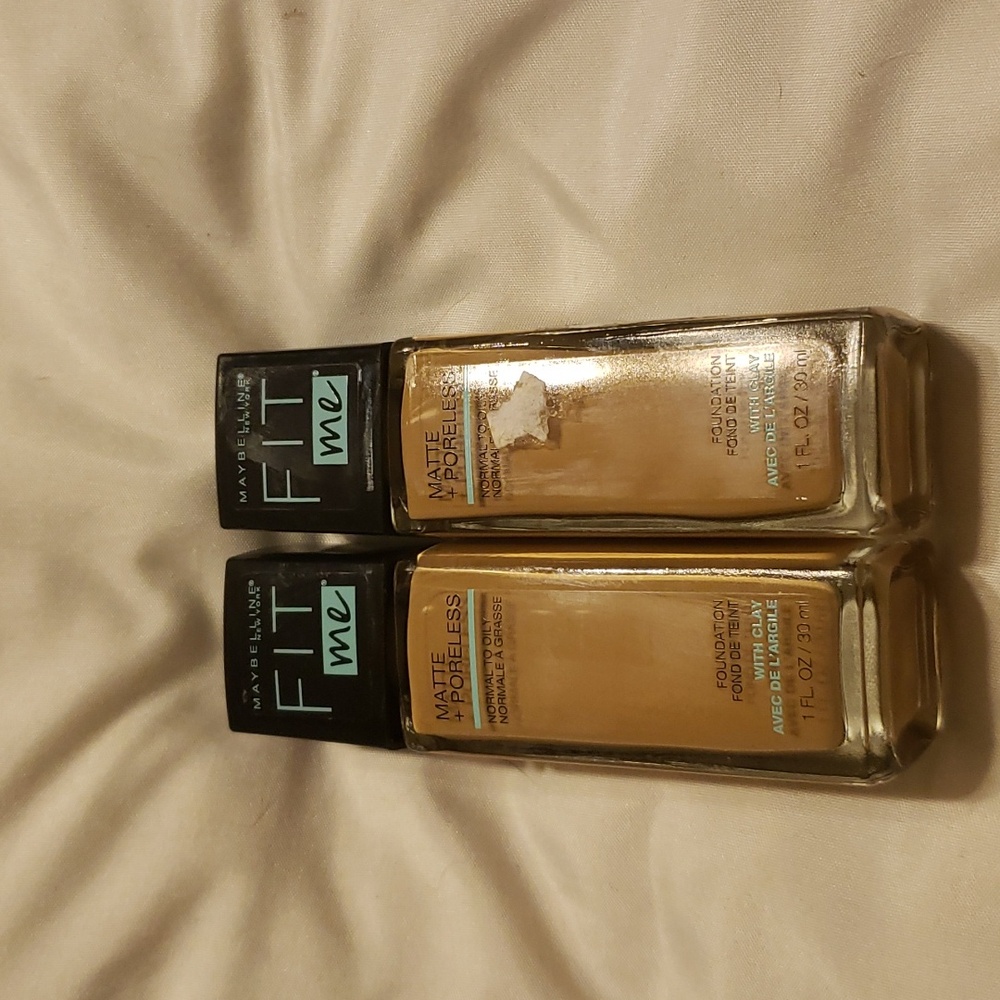 Nwt Maybelline matte +poreless foundation 228